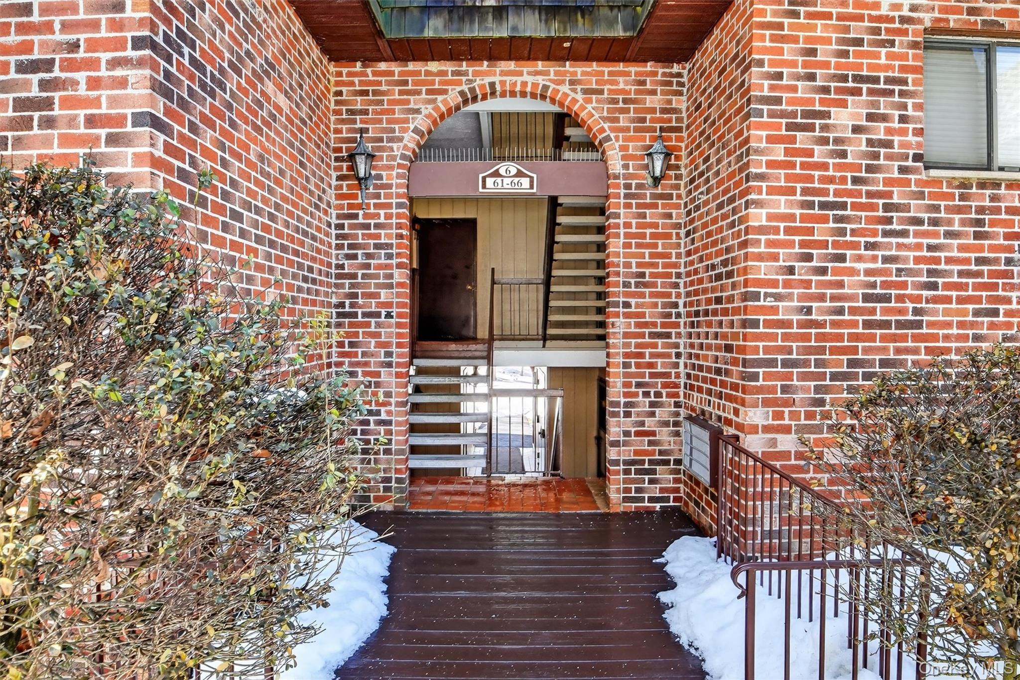 6 Briarcliff Drive S 3