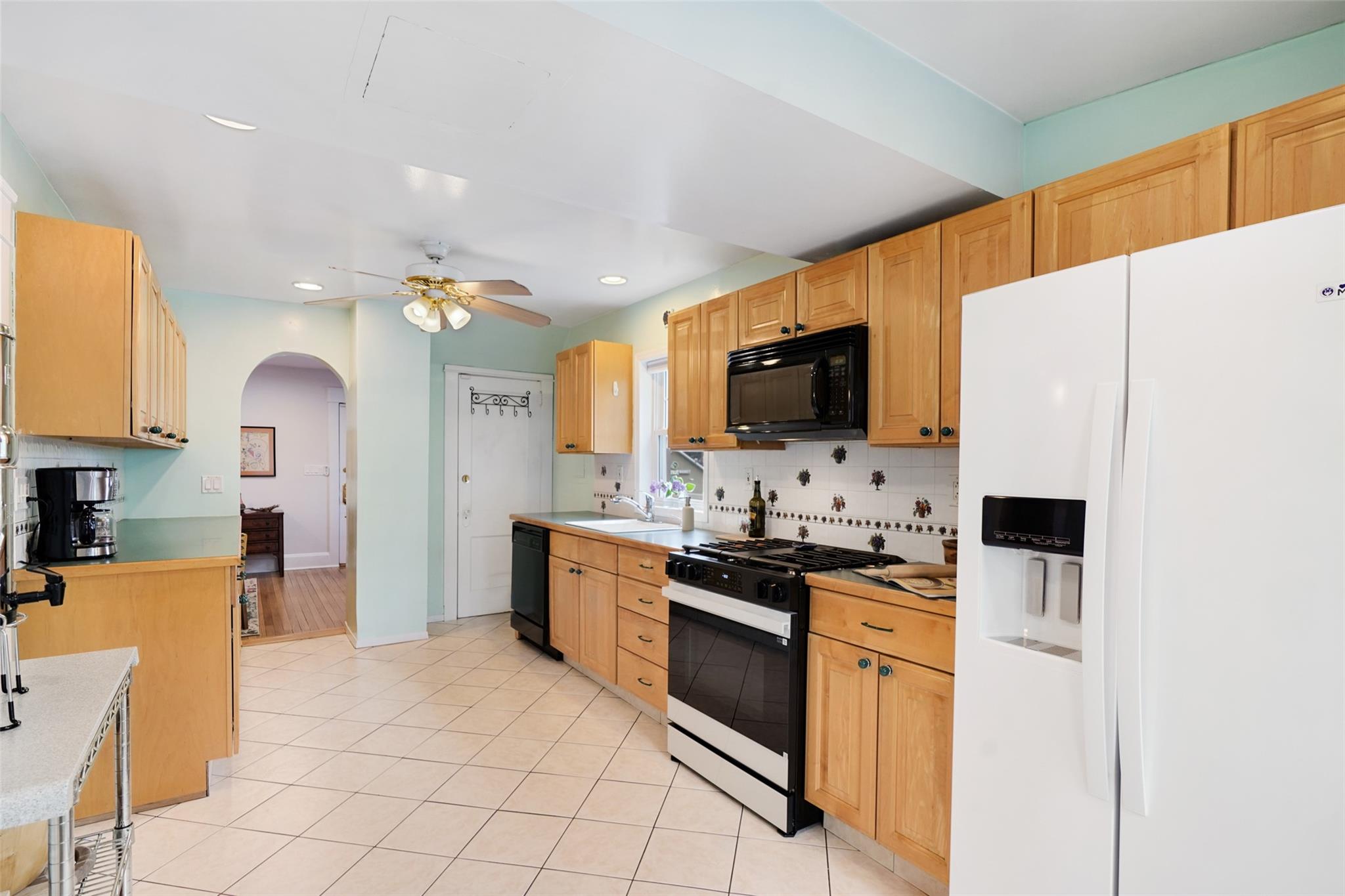 9 Hillcrest Road, Bronxville, New York image 12