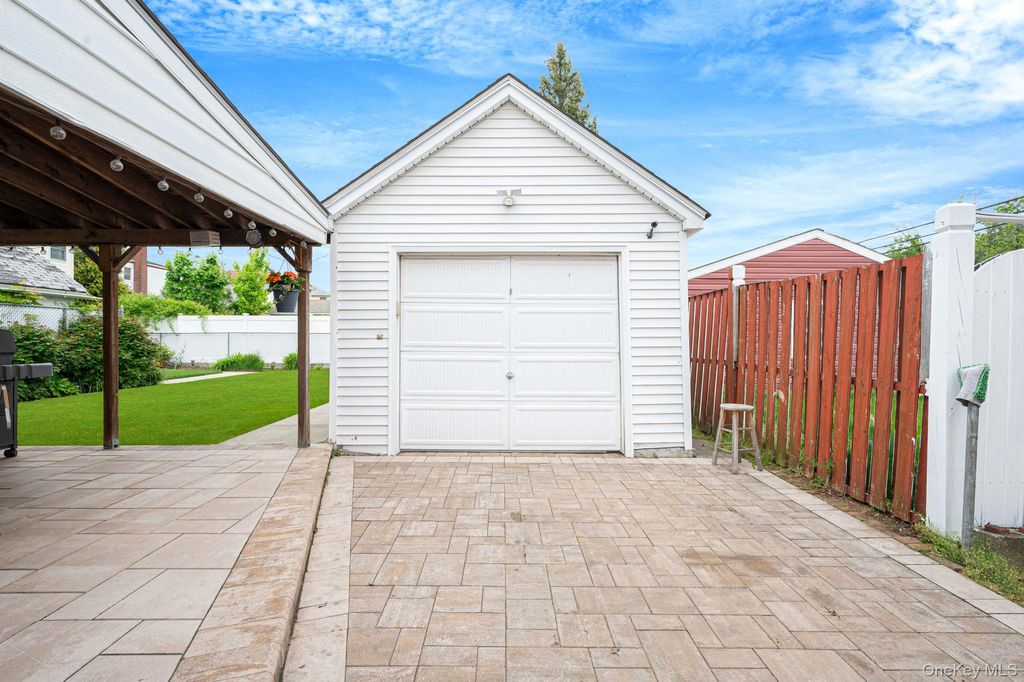 Photo of 167 Shaw Avenue, Valley Stream, NY 11580 (MLS # 997267)