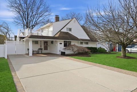 12 Woodgreen Lane Wantagh NY 11793