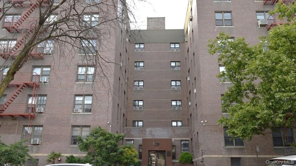 Photo of 147-37 Roosevelt Avenue #5D, Flushing, NY 11354 (MLS # 967138)