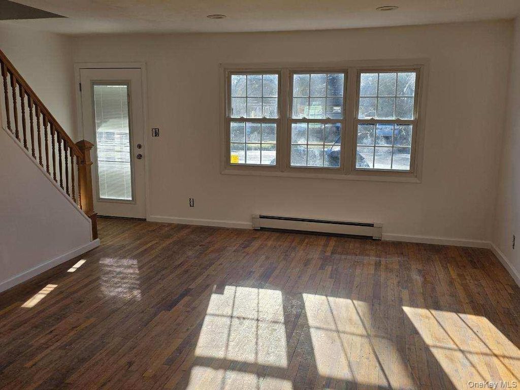 Photo of 125 Greenwood Drive, North Babylon, NY 11703 (MLS # 946319)