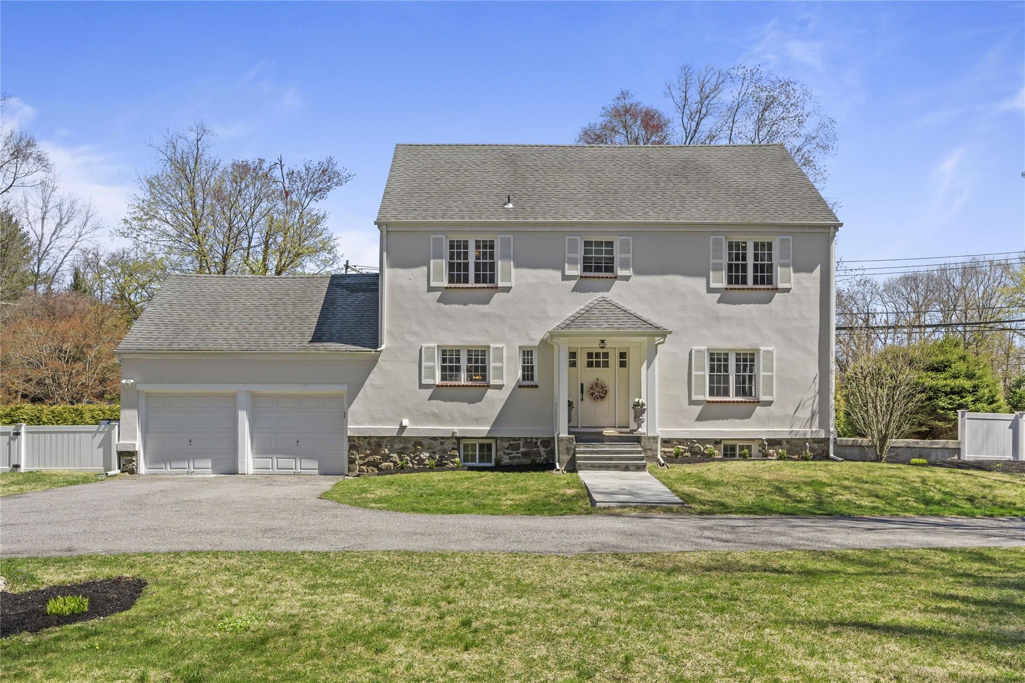 Cherry Street, Bedford Hills, New York - 3 Bedrooms  
3 Bathrooms  
6 Rooms - 