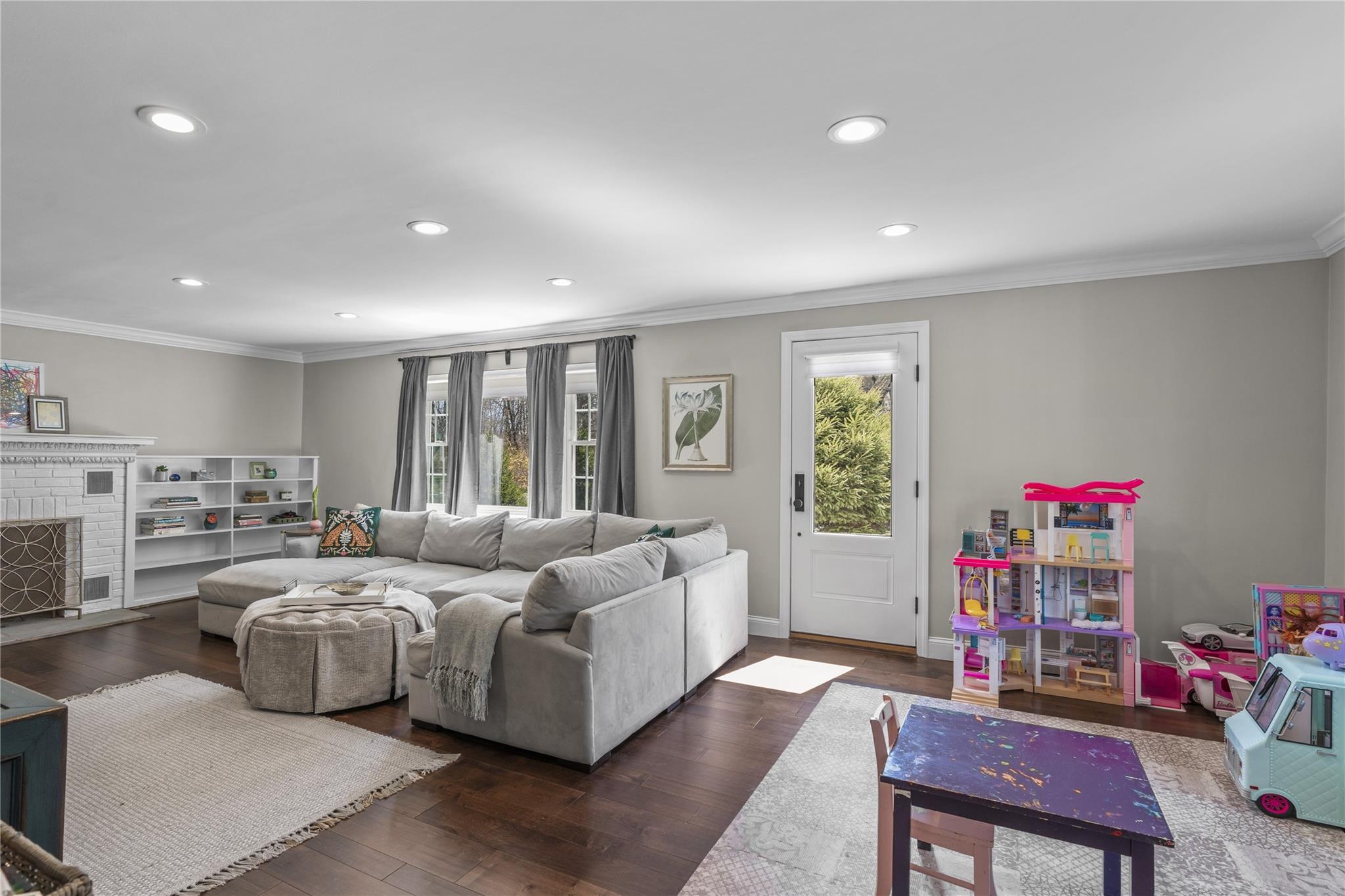 371 Cherry Street, Bedford Hills, Florida image 3