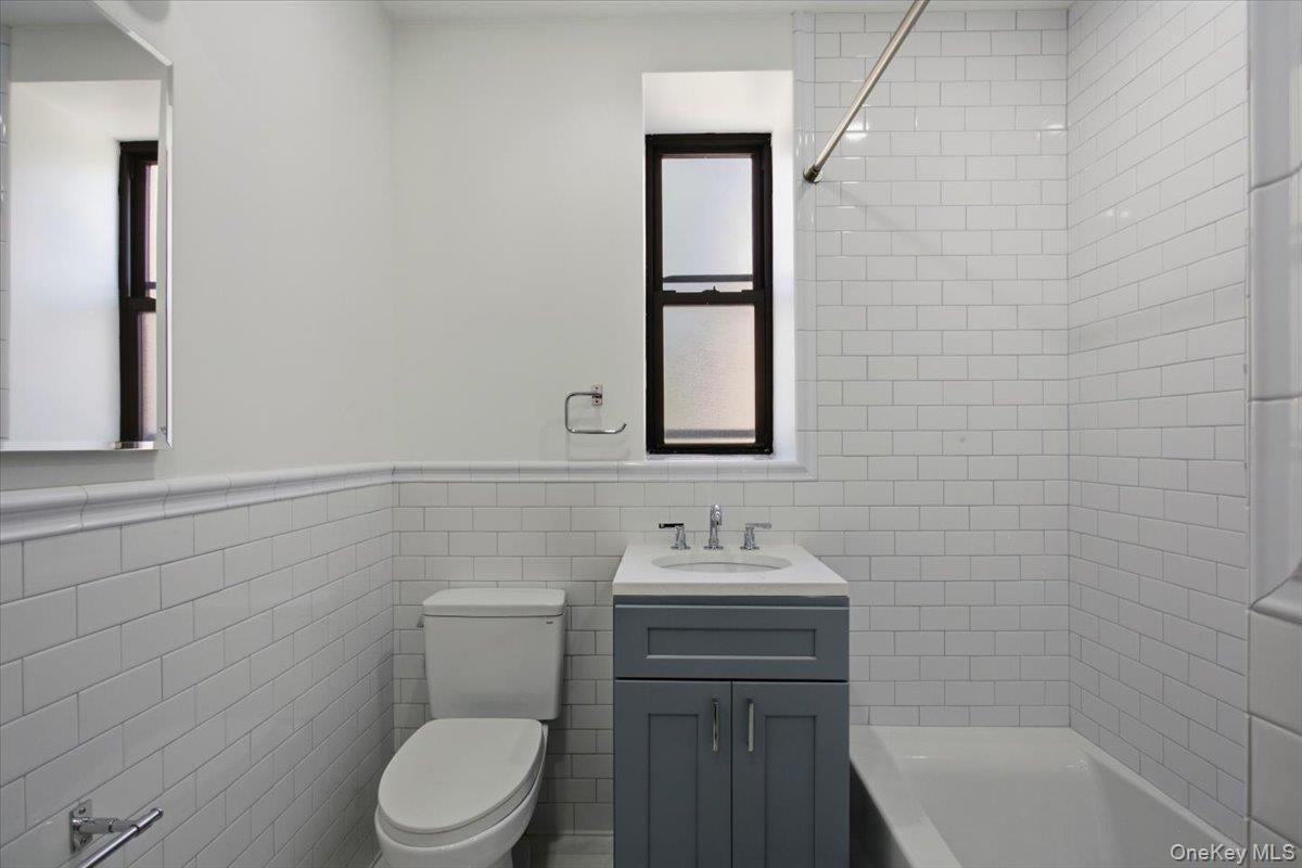 27 N Central Avenue 5D