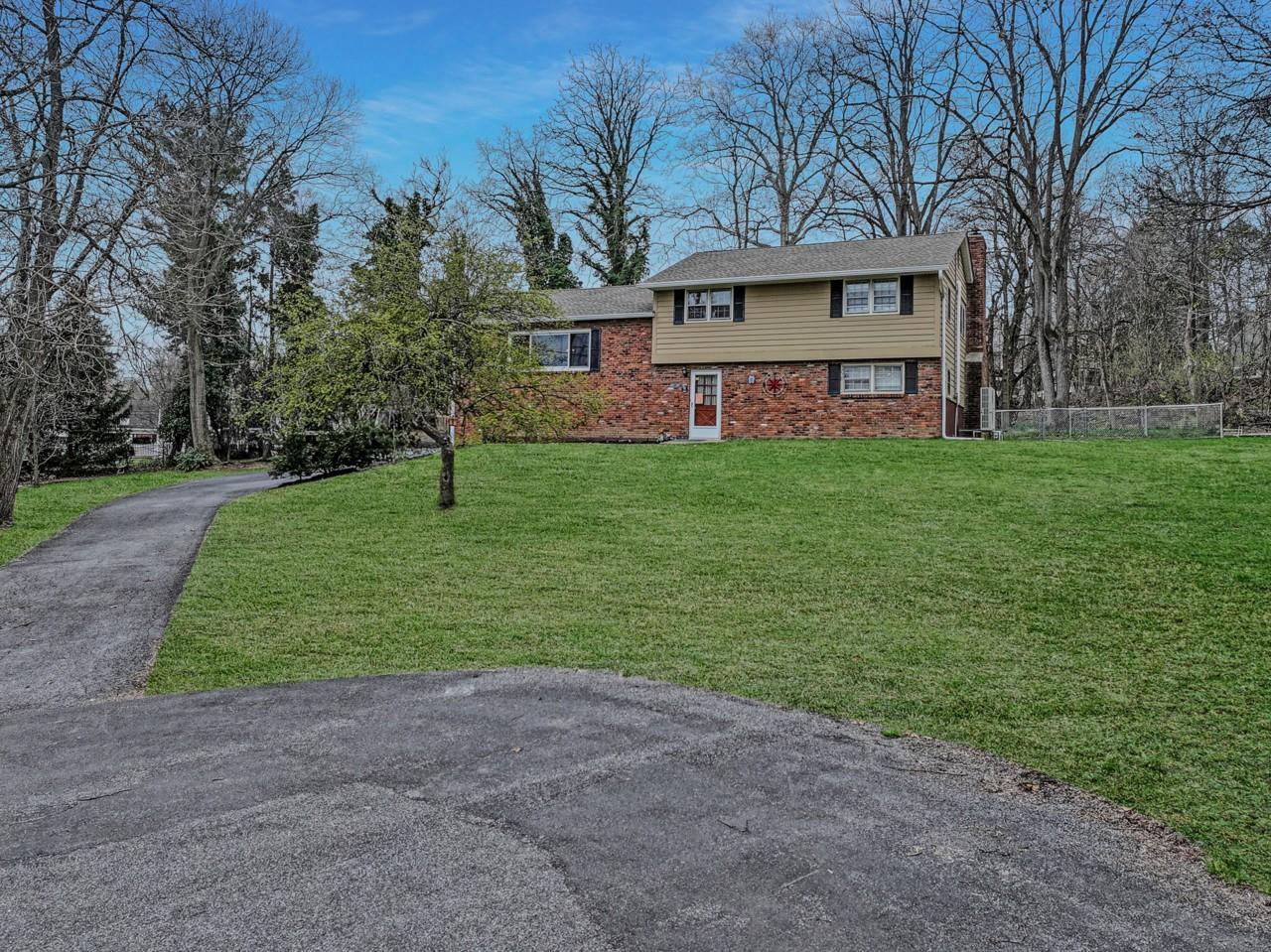 Property for Sale at Williamsburg Court Ct, Balmville, New York - Bedrooms: 3 
Bathrooms: 3 
Rooms: 10  - $574,999