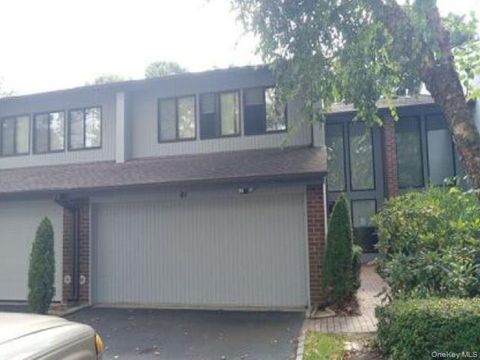 Photo of 41 E View Court, Jericho, NY 11753 (MLS # 930583)