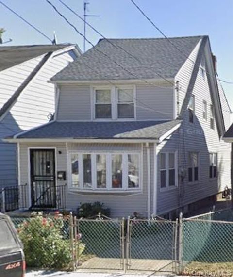 Photo of 190-26 118th Avenue, Saint Albans, NY 11412 (MLS # 961511)