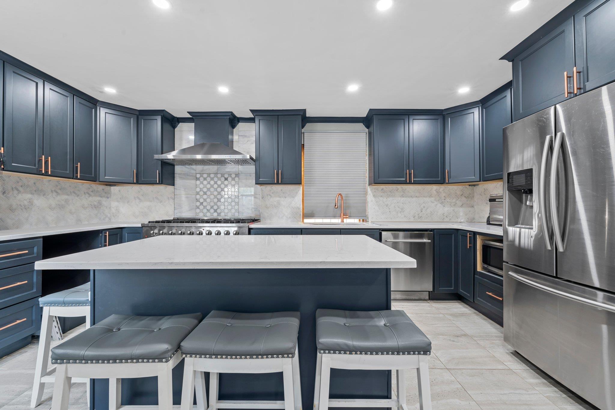 141st St St, Whitestone, Queens, NY - 3 Bedrooms  
2 Bathrooms  
8 Rooms - 