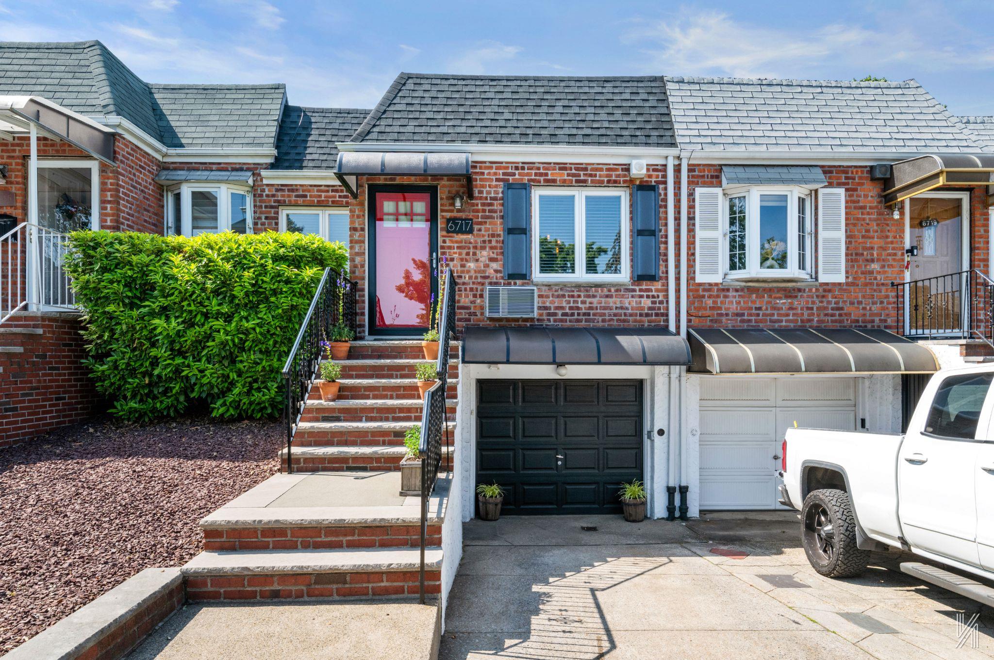 Property for Sale at Eliot Avenue, Middle Village, Queens, NY - Bedrooms: 2 
Bathrooms: 2 
Rooms: 6  - $839,000