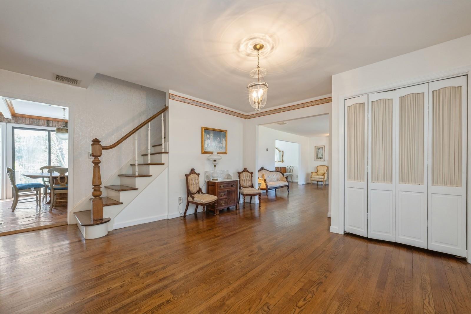 62 Crescent Beach Road, Glen Cove, New York image 2