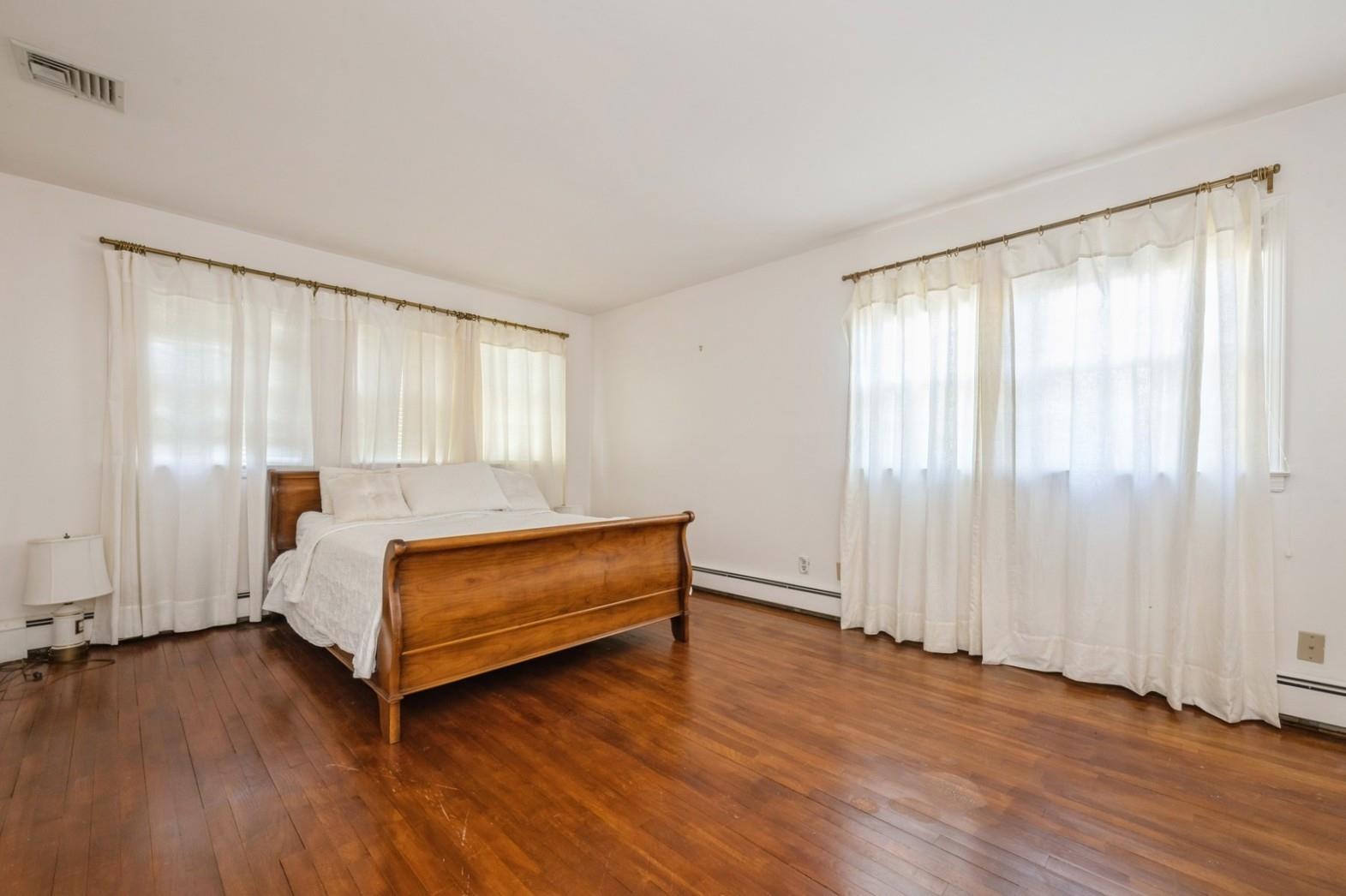 62 Crescent Beach Road, Glen Cove, New York image 18