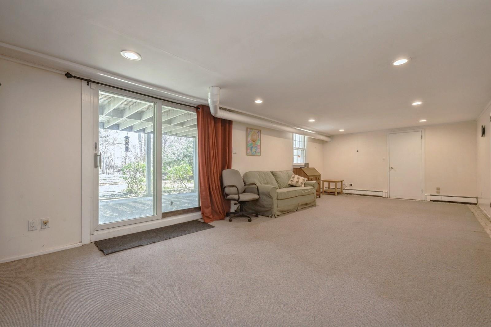 62 Crescent Beach Road, Glen Cove, New York image 25