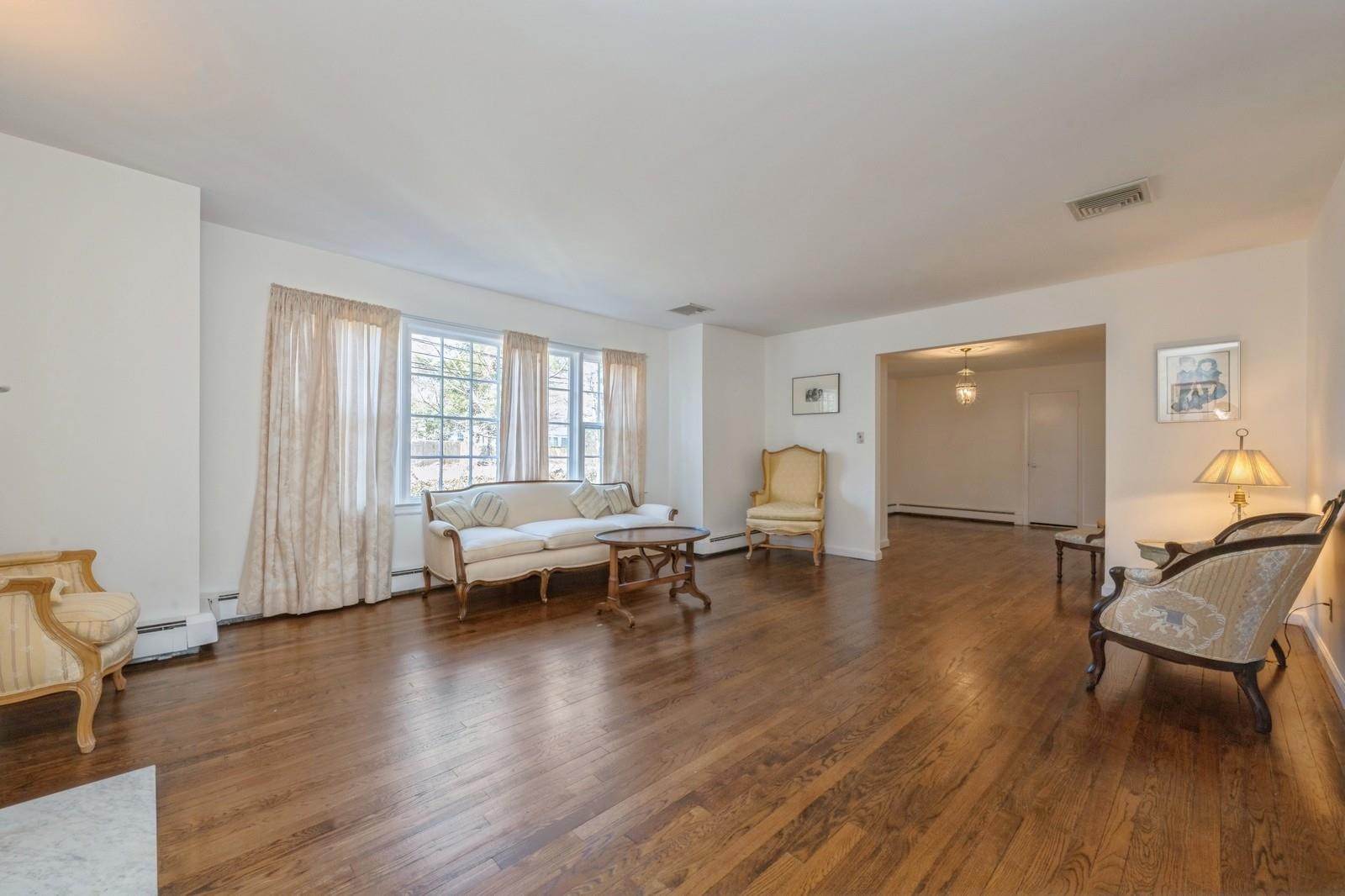 62 Crescent Beach Road, Glen Cove, New York image 6