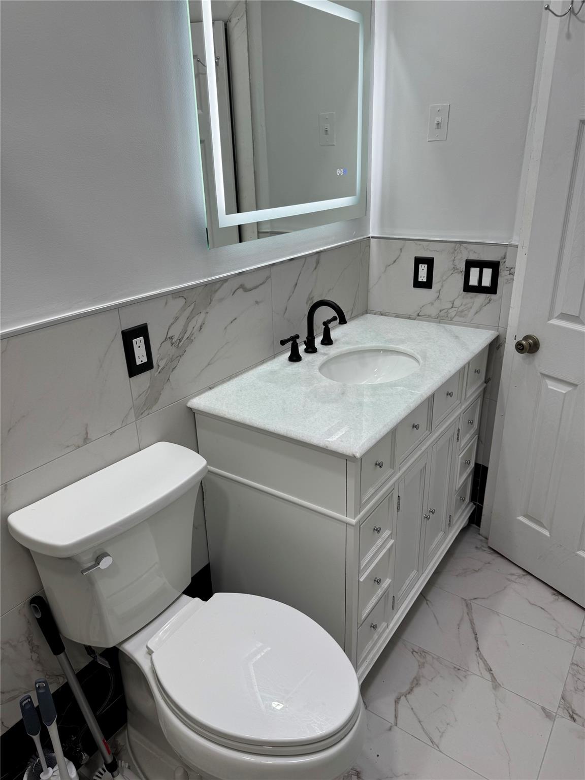22 Salem Lane, Selden, New York image 5