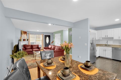 Photo of 17 Revere Circle, Washingtonville, NY 10992 (MLS # 923795)