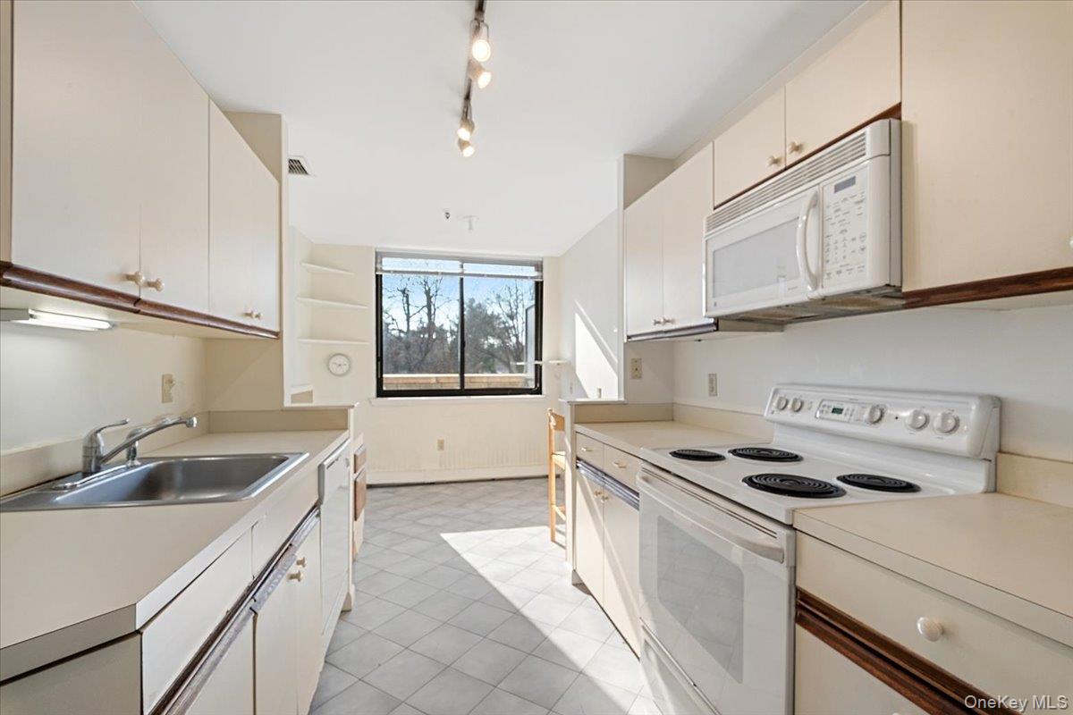 25 Rockledge Avenue 105W