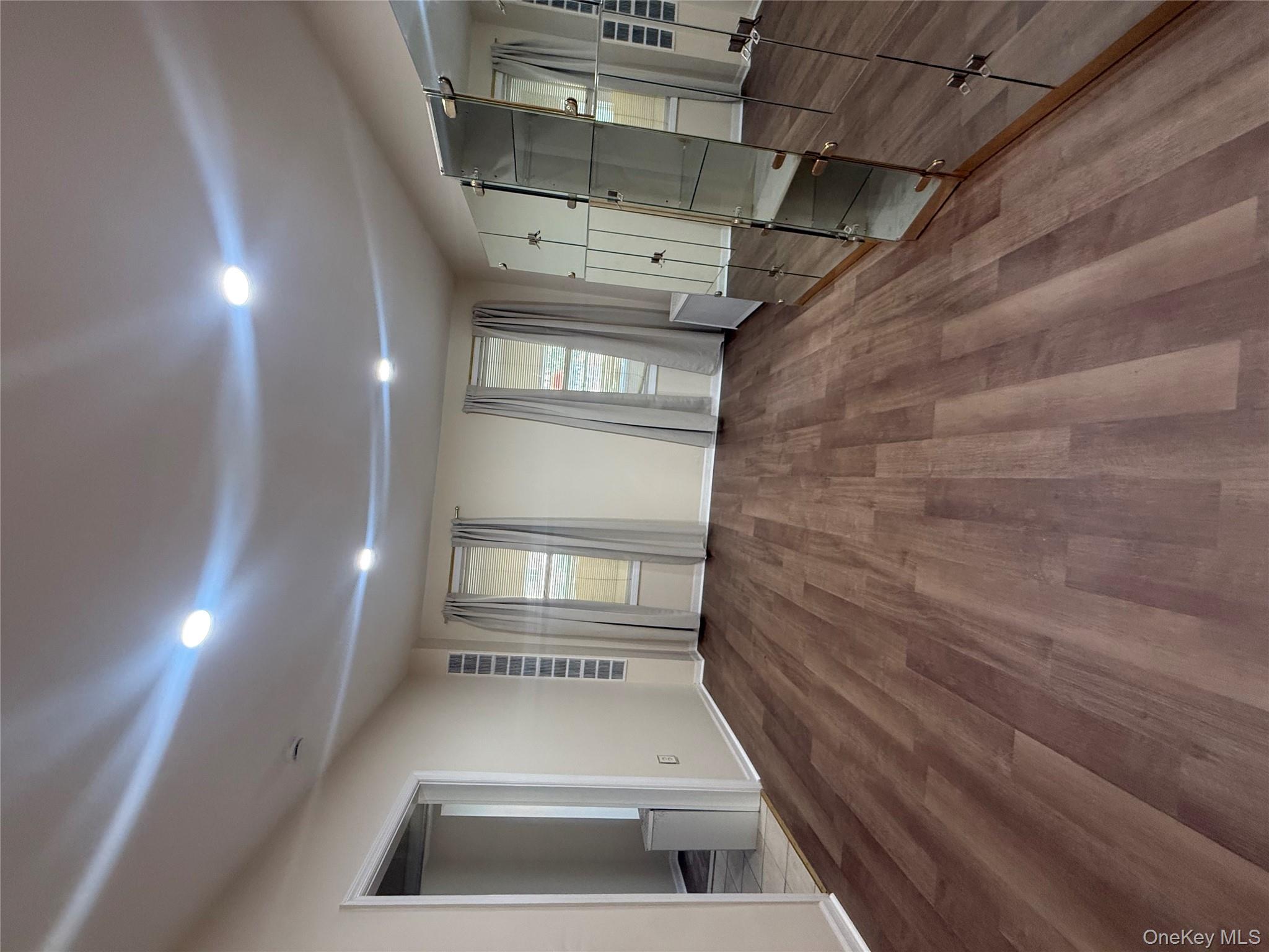 868 Morris Park Avenue