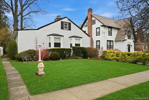 163 Elm Street Roslyn Heights NY 11577