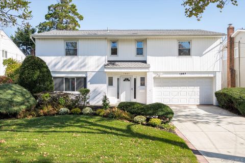 Photo of 1887 Stanley Drive, South Merrick, NY 11566 (MLS # 927120)