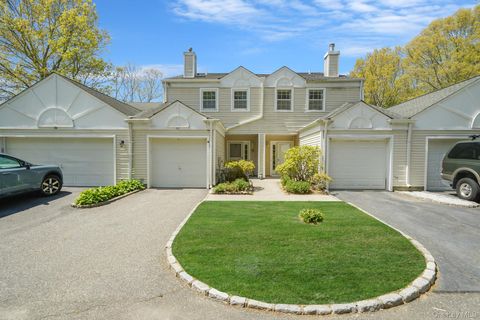 Photo of 31 Quail Court, Manorville, NY 11949 (MLS # 997850)