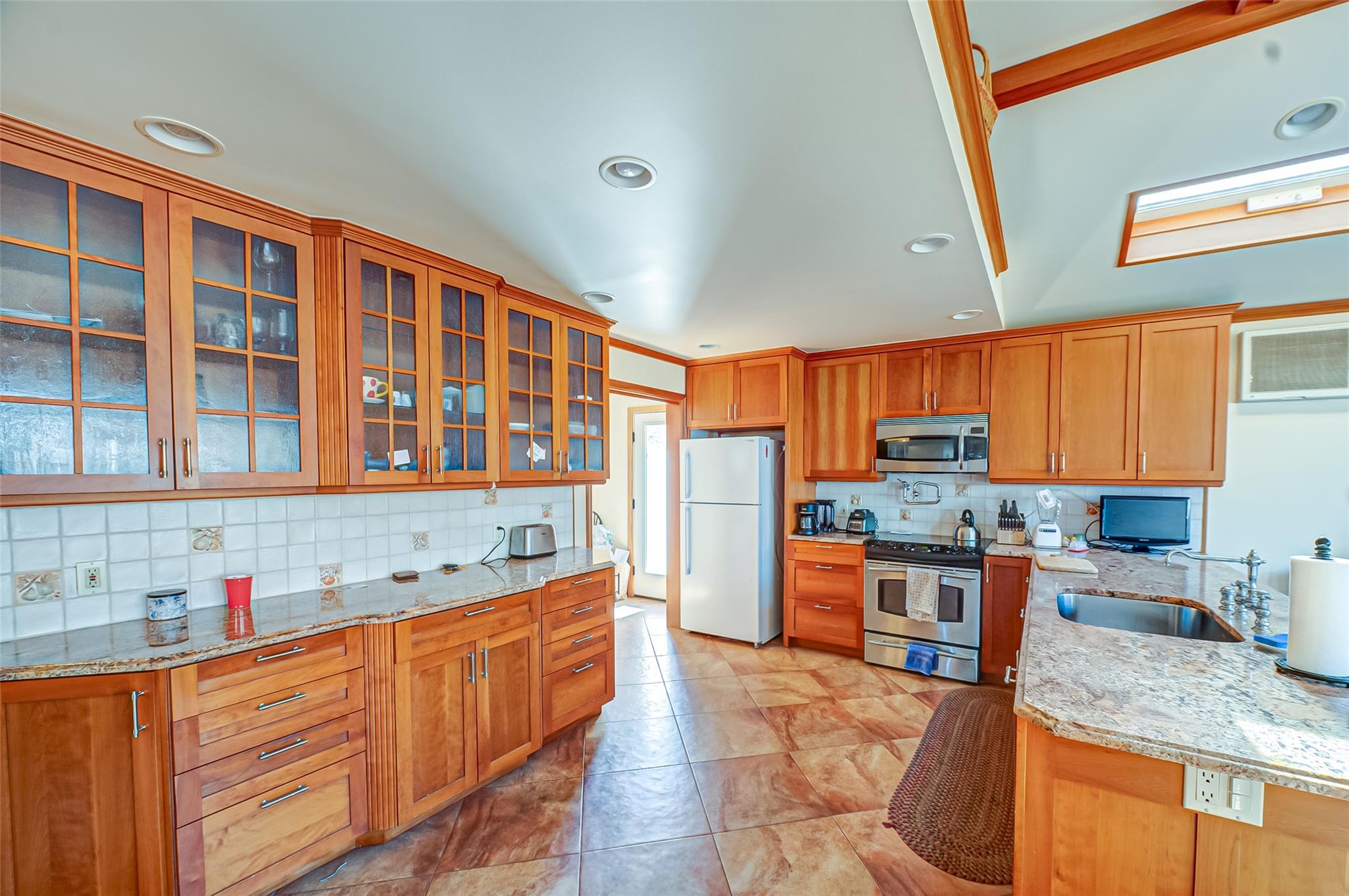 34 Mead Avenue, Hicksville, New York image 18