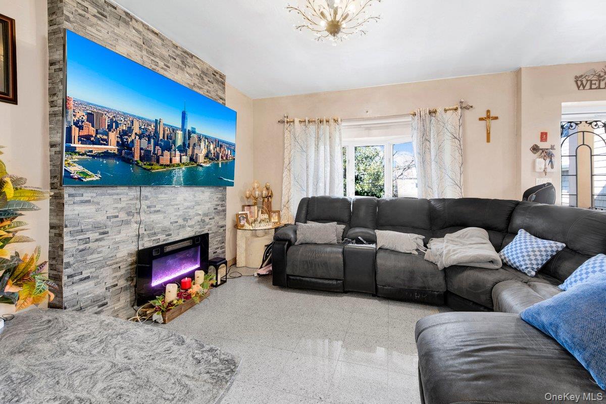 3252 Waterbury Avenue