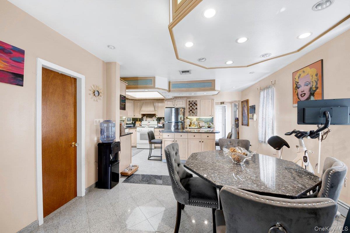 3252 Waterbury Avenue