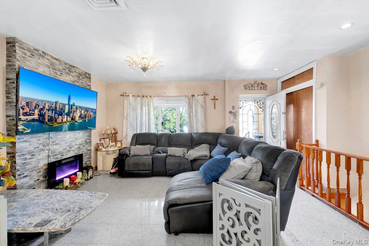 3252 Waterbury Avenue