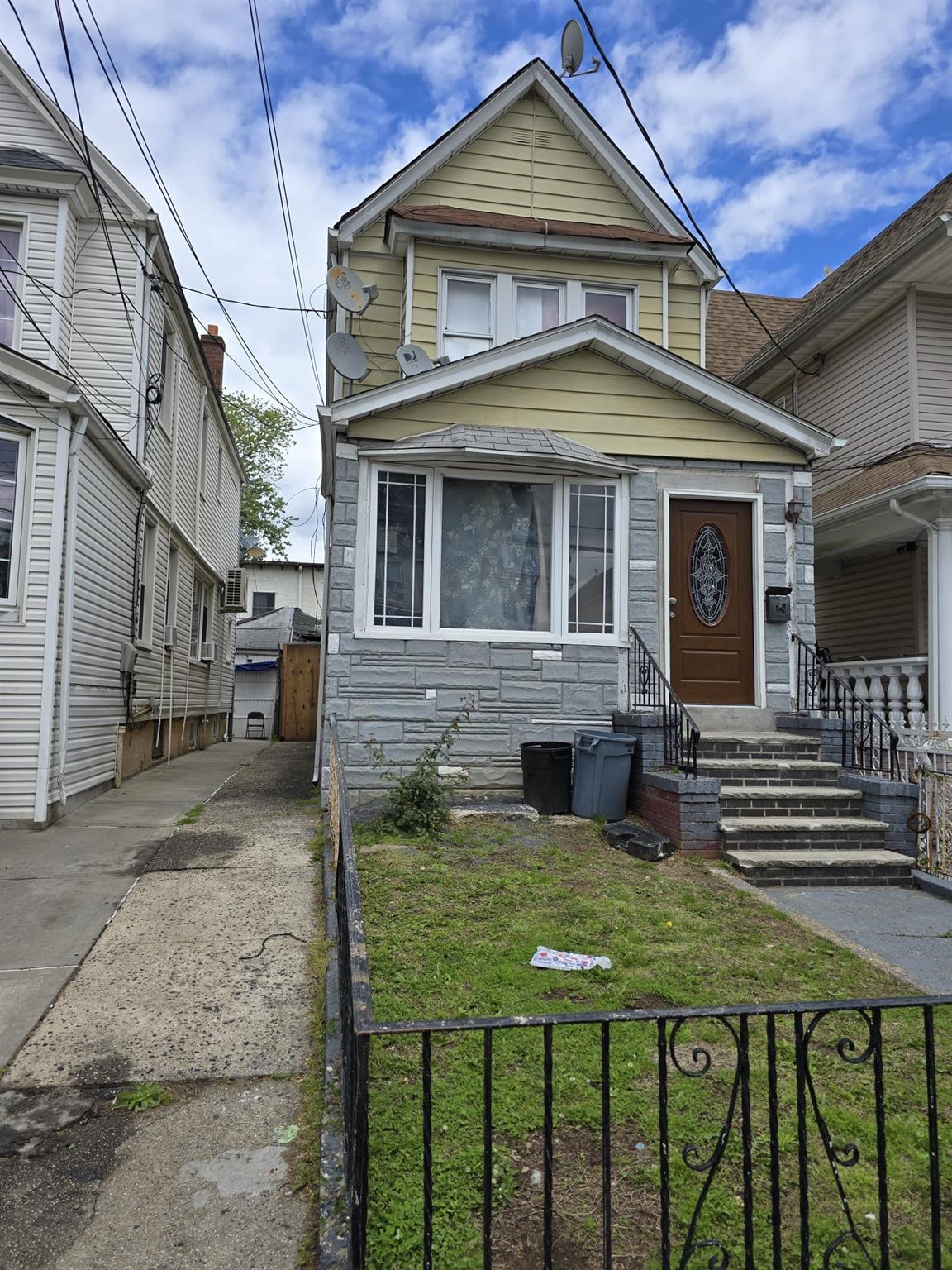 Property for Sale at 118 Street St, South Ozone Park, Queens, NY - Bedrooms: 3 
Bathrooms: 5 
Rooms: 9  - $749,000