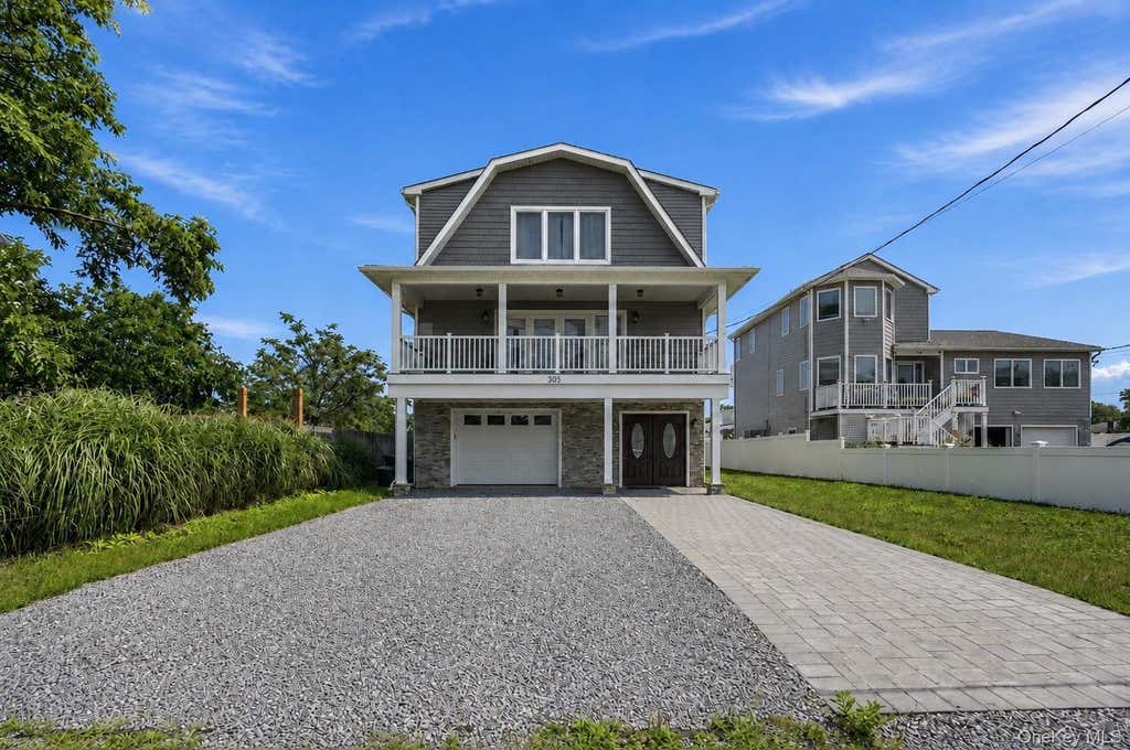 Photo of 762 Pecan Street, Lindenhurst, NY 11757 (MLS # 1022447)