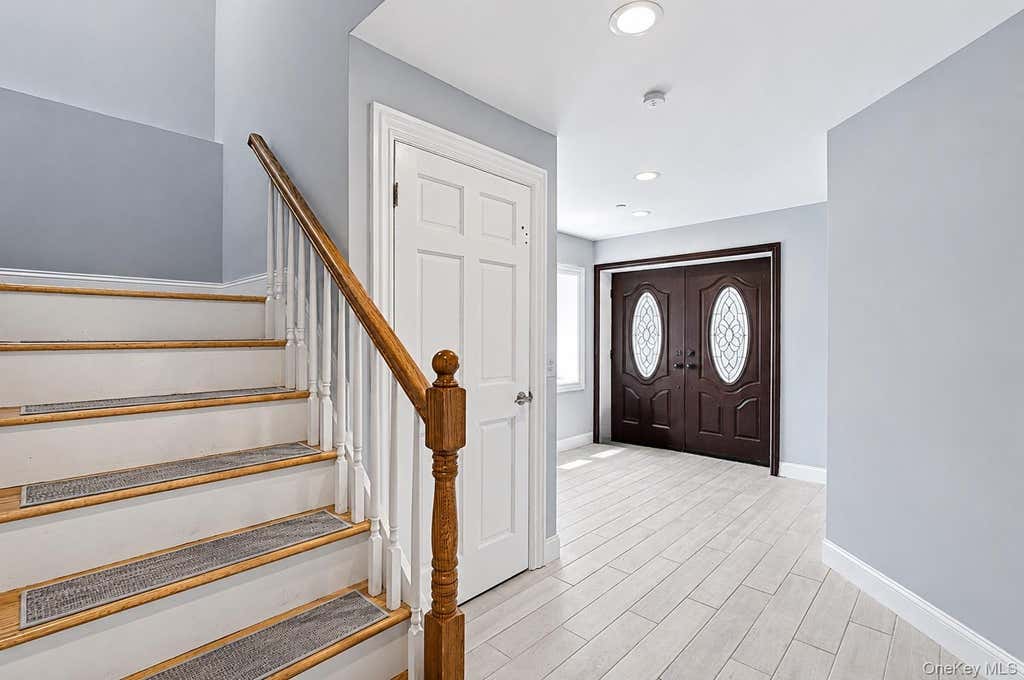 Photo of 762 Pecan Street, Lindenhurst, NY 11757 (MLS # 1022447)