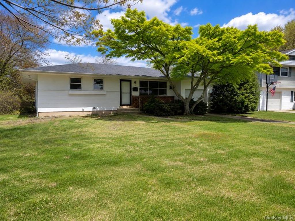 Photo of 5 Thorpe Lane, East Islip, NY 11730 (MLS # 999635)