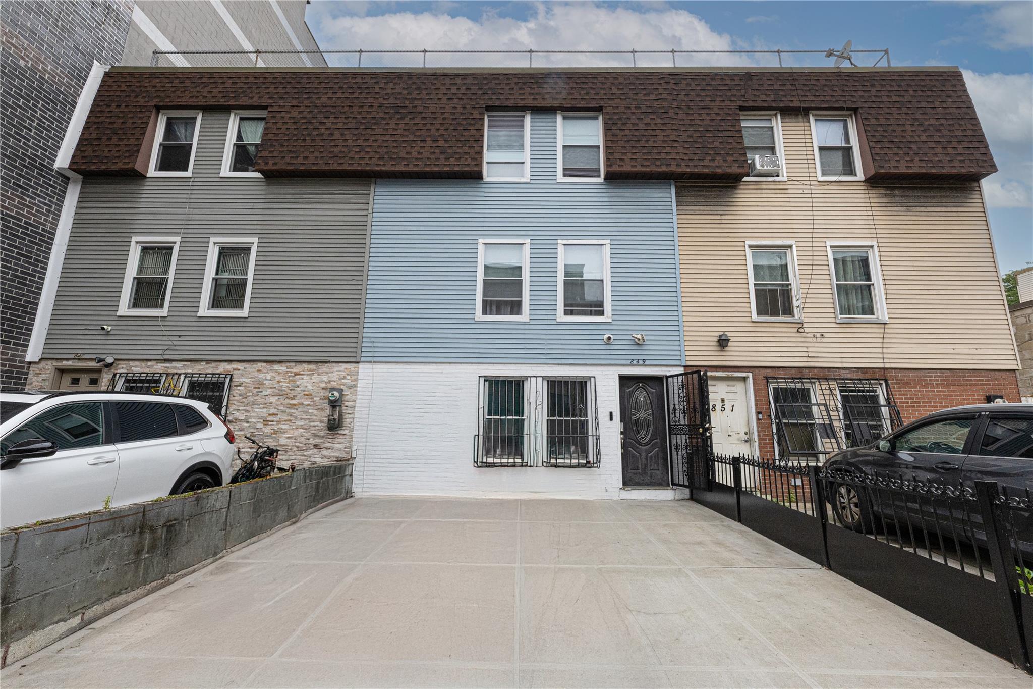 Property for Sale at Southern Boulevard, Bronx, New York - Bedrooms: 4 
Bathrooms: 3 
Rooms: 7  - $915,000