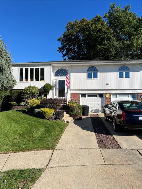 Photo of 6 Mason Court, Levittown, NY 11756 (MLS # 923109)