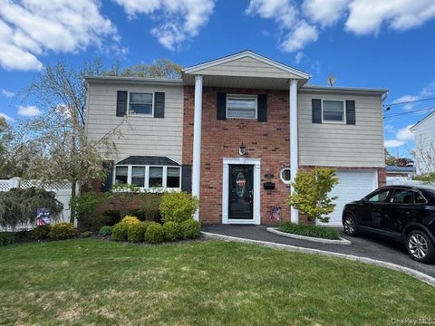Homes For Sale - 385 Garden Street<br/> Suffolk County, West Islip, NY 11795