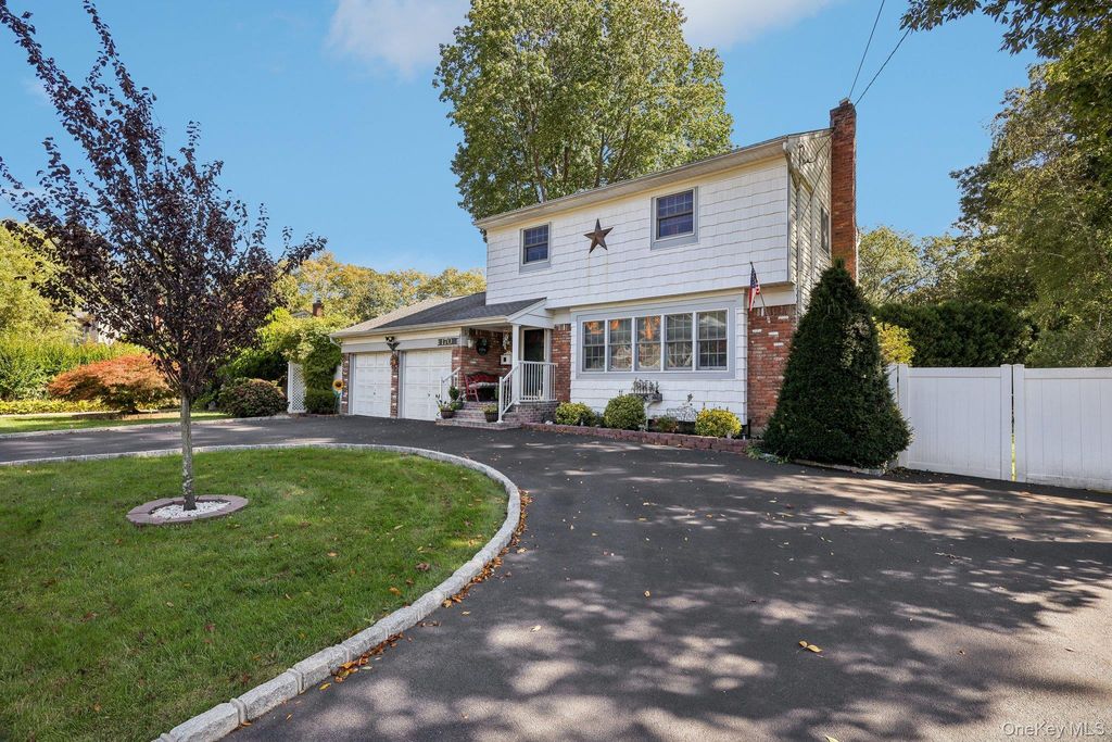Photo of 170 Melville Road, Huntington Station, NY 11746 (MLS # 922078)