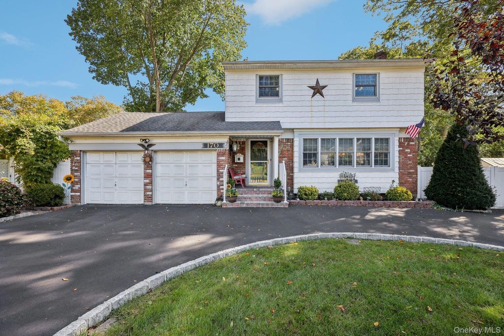 Photo of 170 Melville Road, Huntington Station, NY 11746 (MLS # 922078)