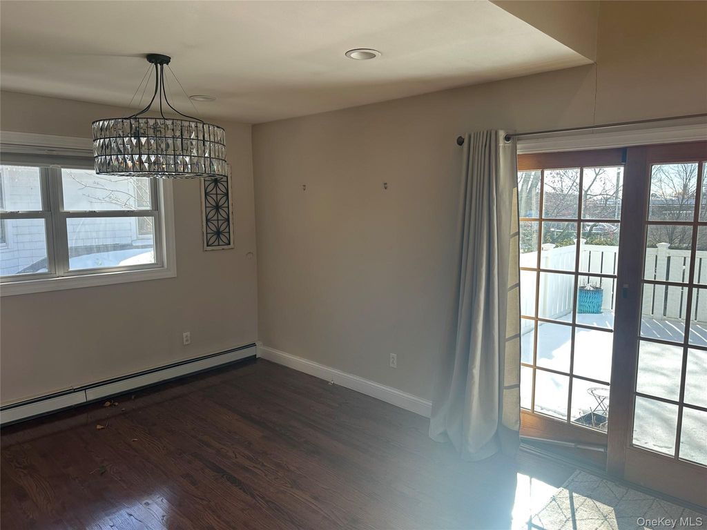 Photo of 17 Lee Avenue, Rockville Centre, NY 11570 (MLS # 965804)