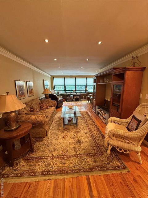 Photo of 75-34 Bell Blvd Blvd #6H, Bayside, NY 11364 (MLS # 931340)