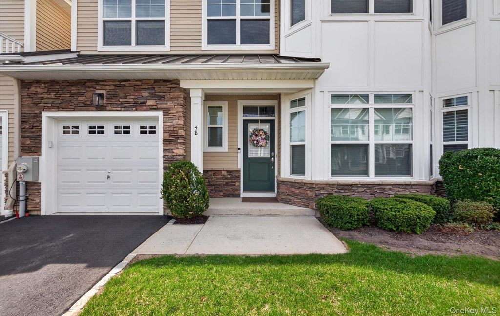 Photo of 48 Bellflower Path, Smithtown, NY 11787 (MLS # 986377)