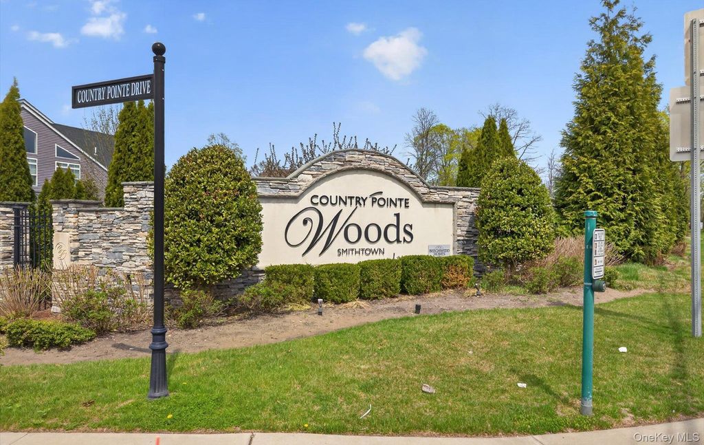 Photo of 48 Bellflower Path, Smithtown, NY 11787 (MLS # 986377)