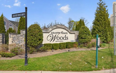 Photo of 48 Bellflower Path, Smithtown, NY 11787 (MLS # 986377)