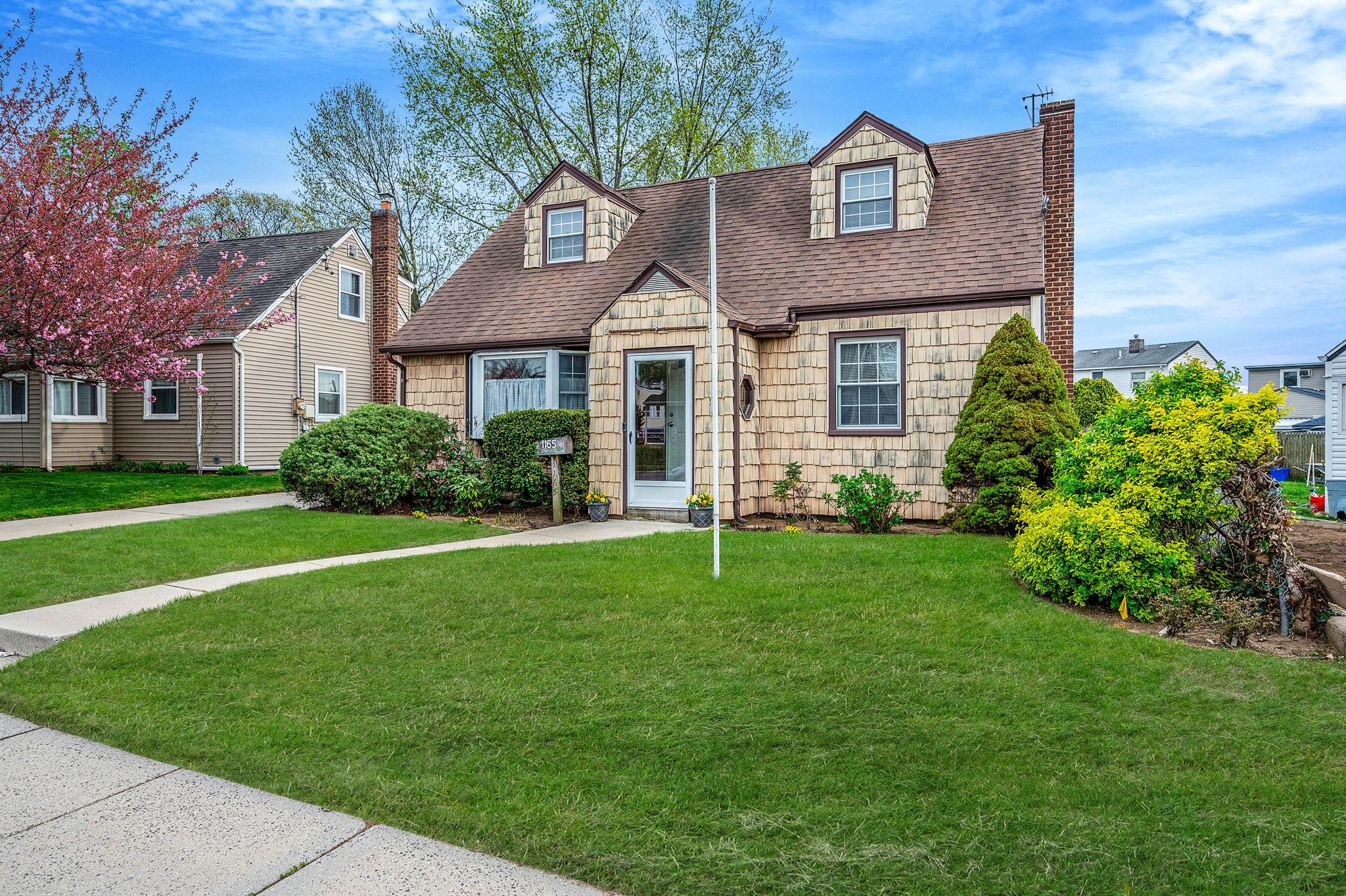 1165 Rottkamp St. Street, Valley Stream, New York image 2