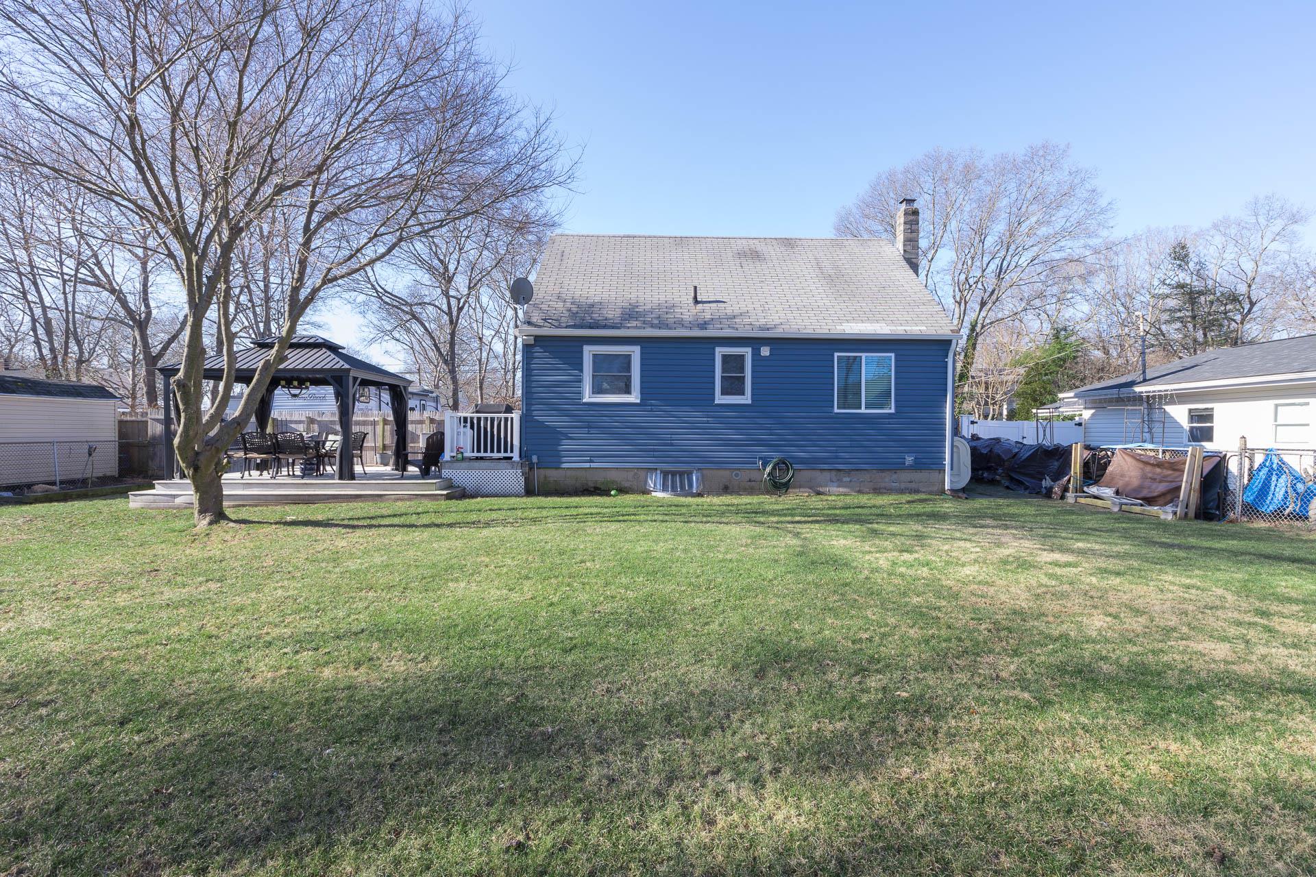 27 Terry Drive, Mastic, New York image 28