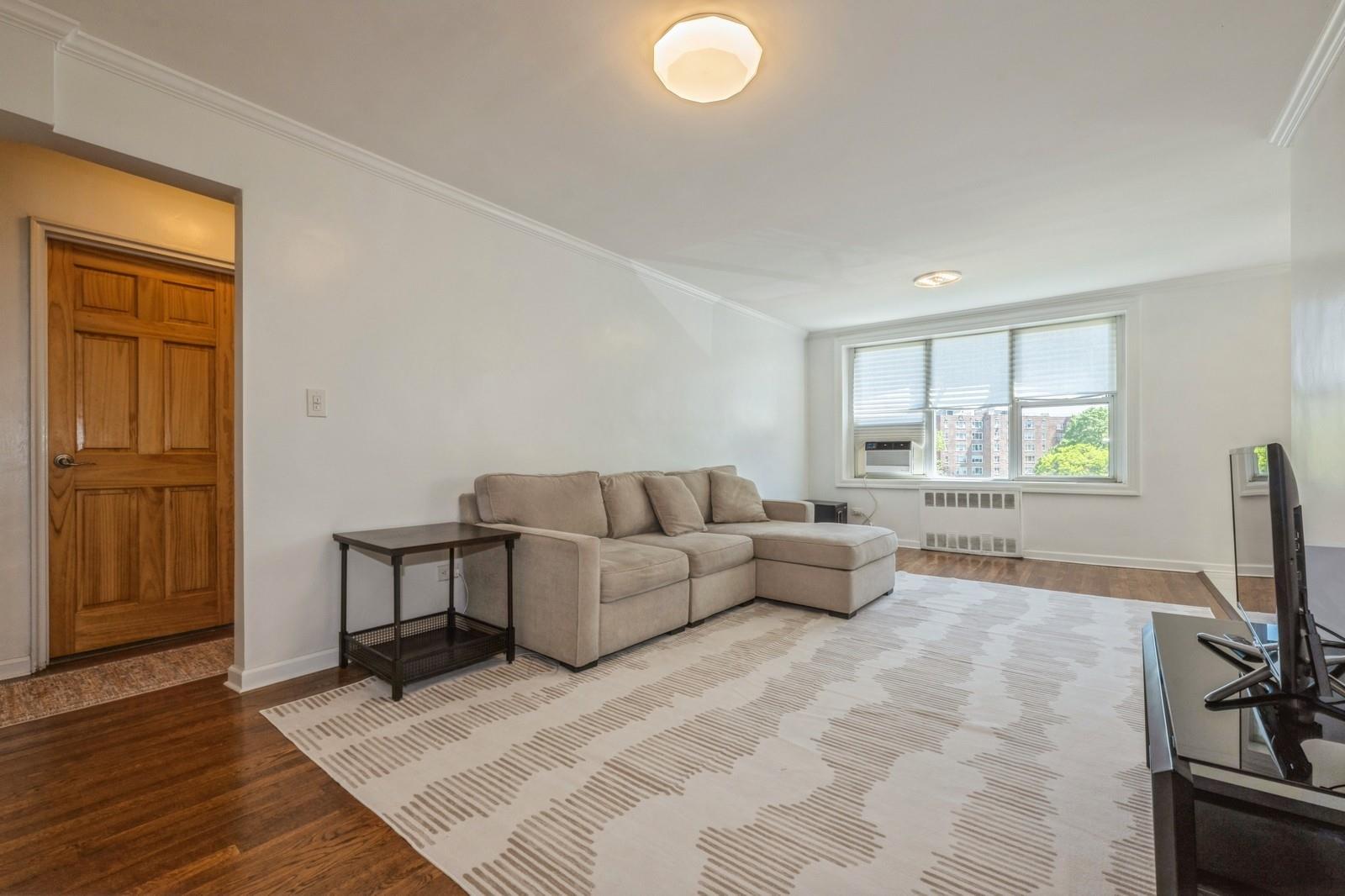 18-50 211th Street #2D, Bayside, New York image 7