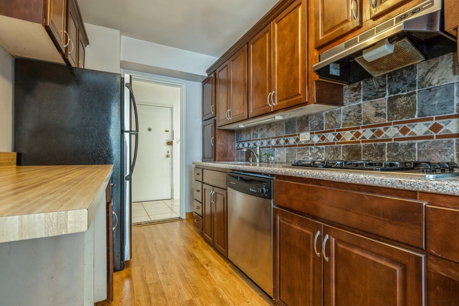 18-50 211th Street #2D, Bayside, New York image 18