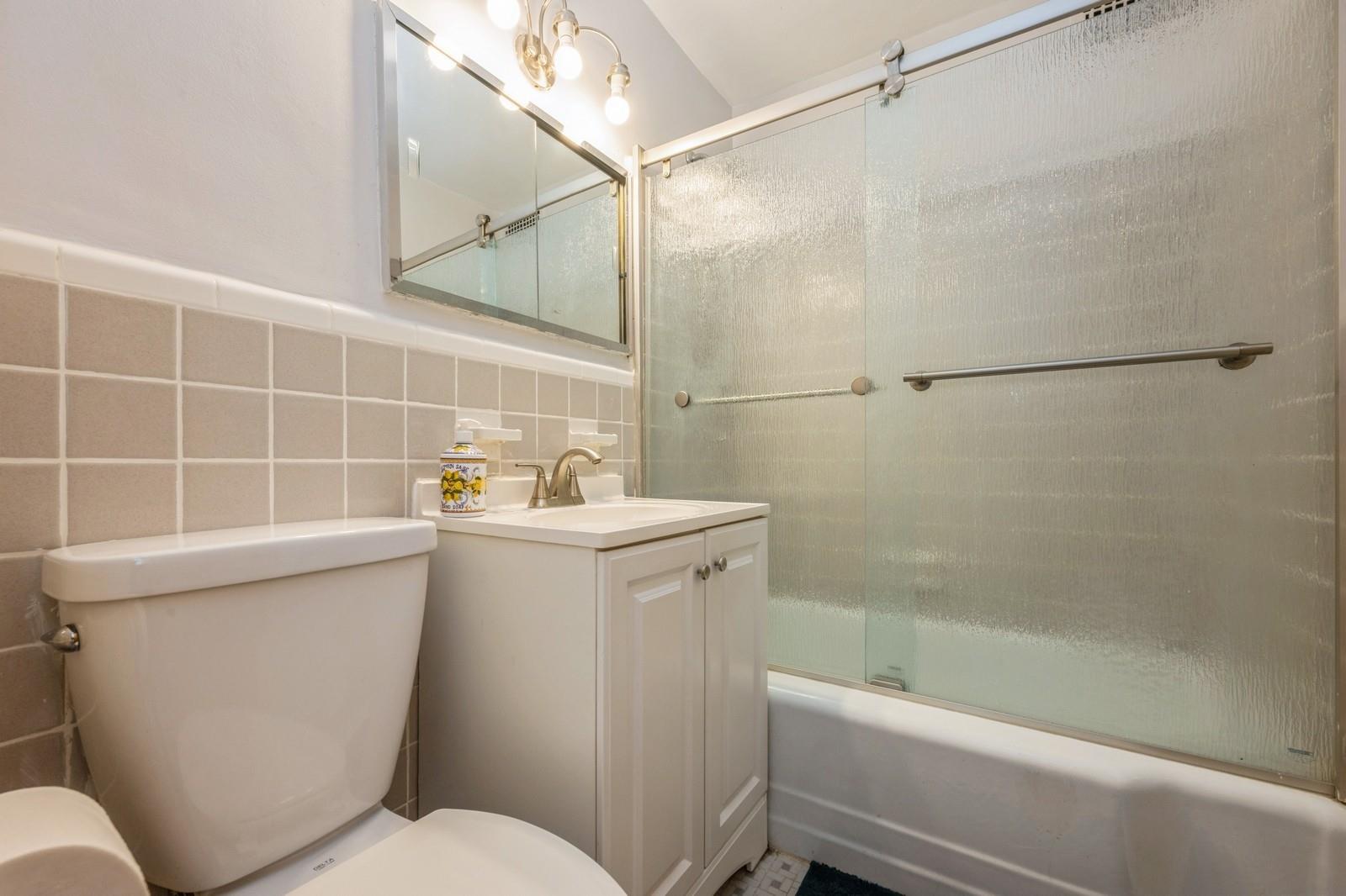 18-50 211th Street #2D, Bayside, New York image 31