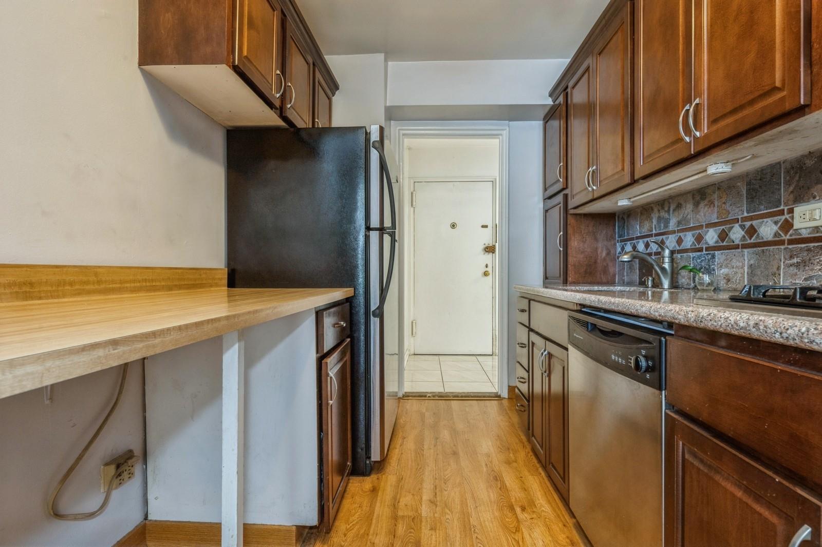 18-50 211th Street #2D, Bayside, New York image 17