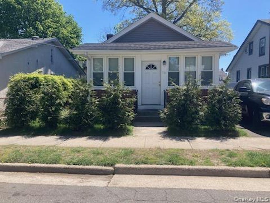 Photo of 76 Van Cott Avenue, Hempstead, NY 11550 (MLS # 936291)